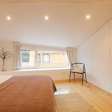 The Yellow House Spacious Duplex In Prazeres District Appartement *