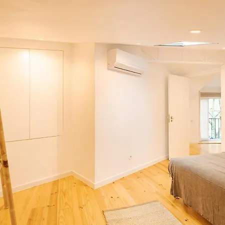 Appartement The Yellow House Spacious Duplex In Prazeres District *