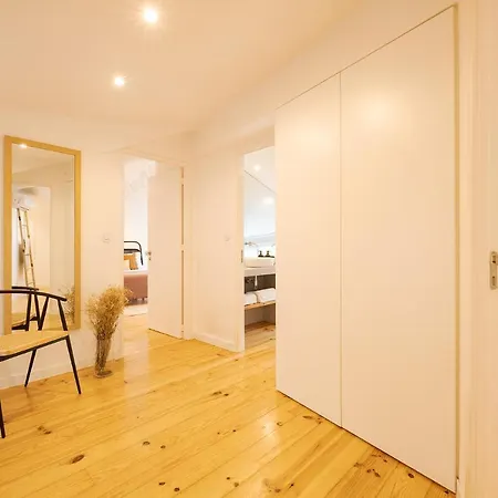 The Yellow House Spacious Duplex In Prazeres District Appartement