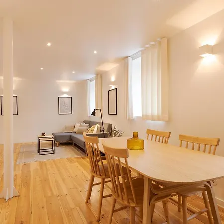 Appartement The Yellow House Spacious Duplex In Prazeres District