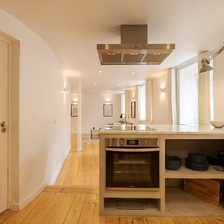 The Yellow House Spacious Duplex In Prazeres District *