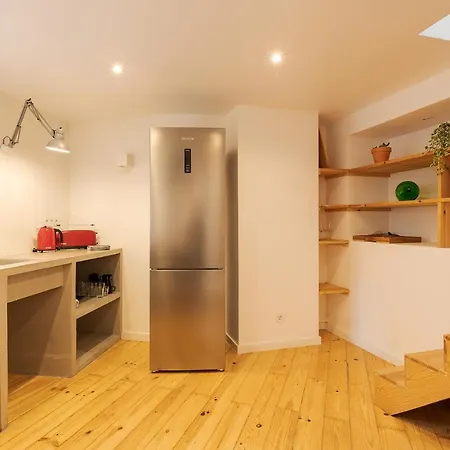 The Yellow House Spacious Duplex In Prazeres District Appartement
