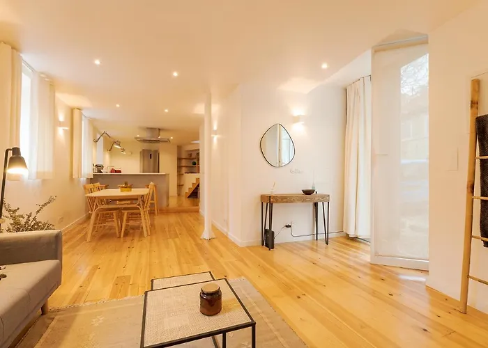 The Yellow House - Duplex Apartment